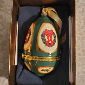 Mr. Christmas Valerie Parr Hill Ornament Green Music Box Egg New With Box